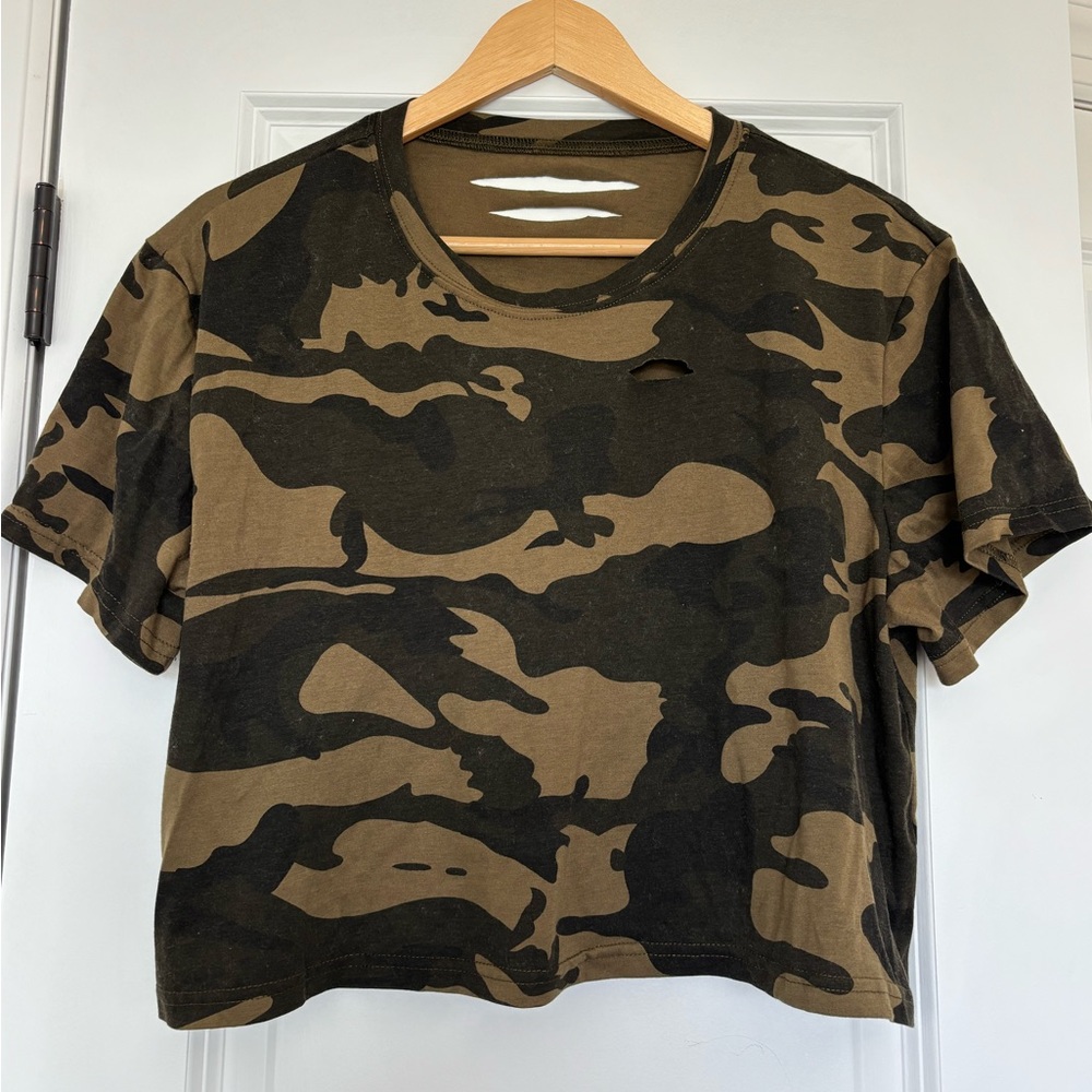 SweatyRocks Short Sleeve Distressed Camouflage Crop Short Sleeve T-Shirt Medium
